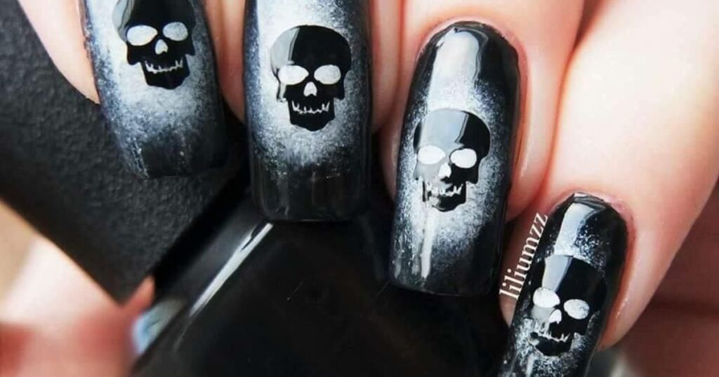Skull Accent Nails