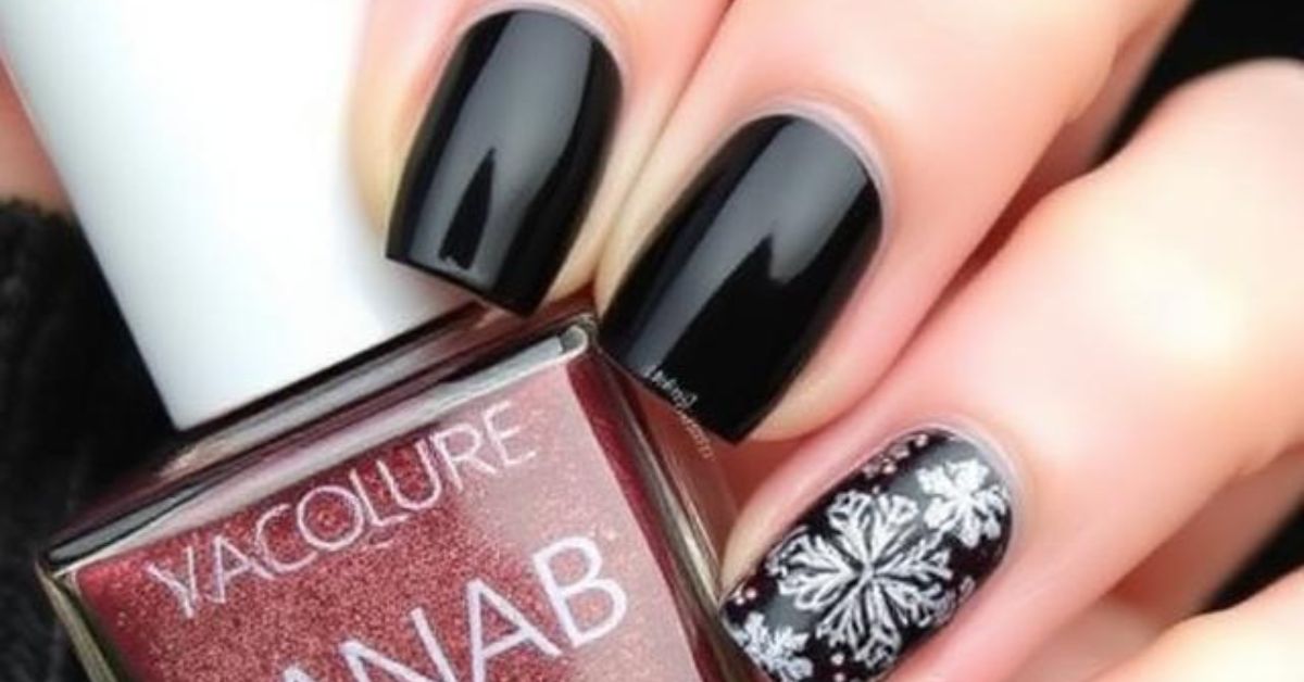 Dark Winter Nails With A Dash of Festive Spirit