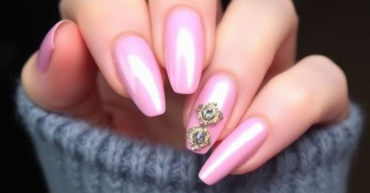 Soft Pink Chrome Nails for the Most Luminous Spring Manicure